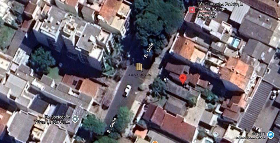 terreno com casa pequena