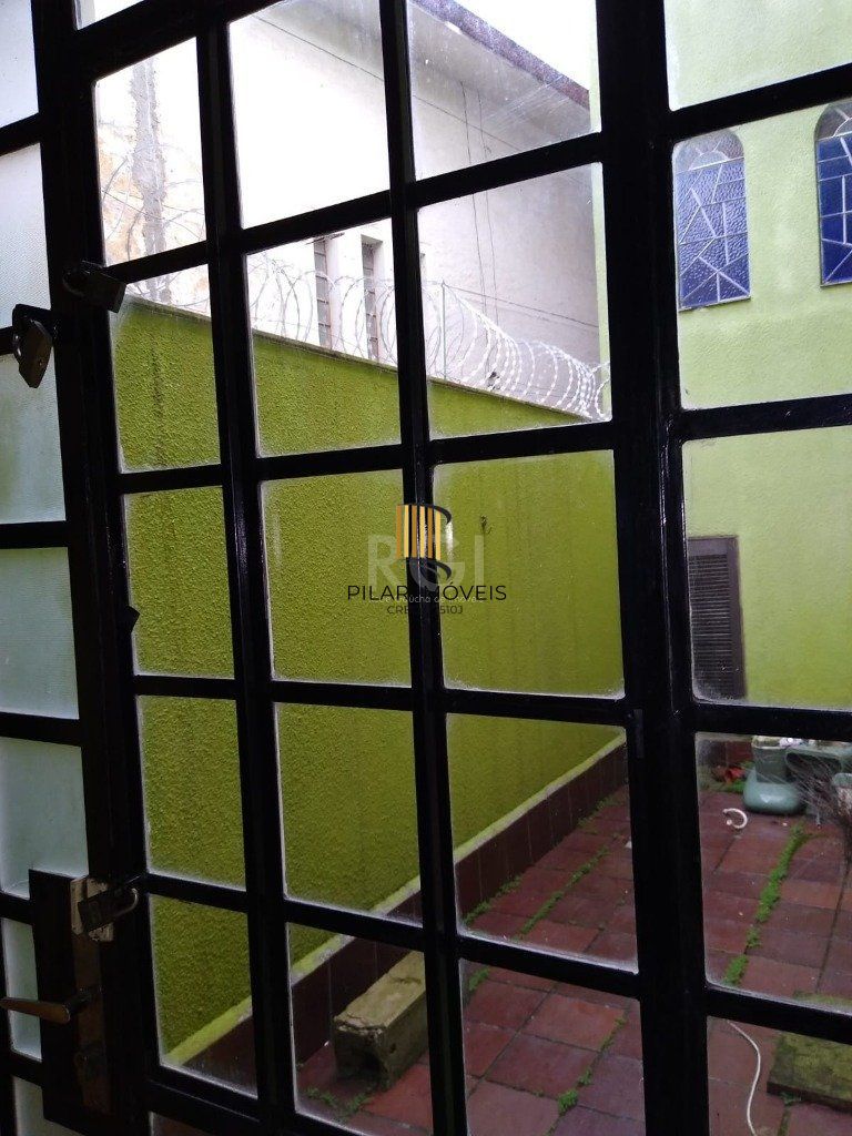 Casa para Venda - 265m², 5 dormitórios, sendo 2 suites, Floresta