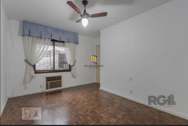 Casa com 04 dormitórios no Bairro Chacara das Pedras Porto Alegre