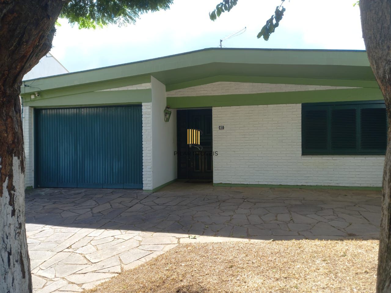 Casa à Venda no Sarandi com 3 Dormitórios, Suíte, 3 vagas Financiamento Bancário