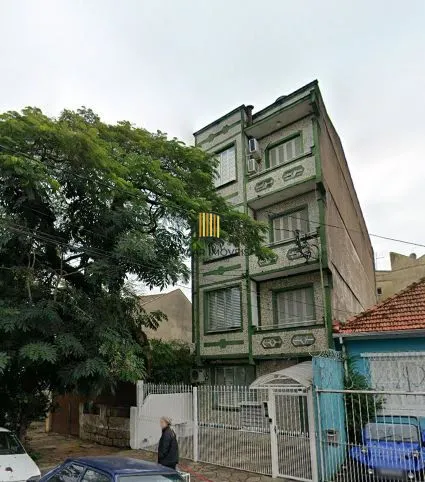 Apartamento térreo com pátio,  com 1 quarto, no bairro Floresta, Porto Alegre/RS