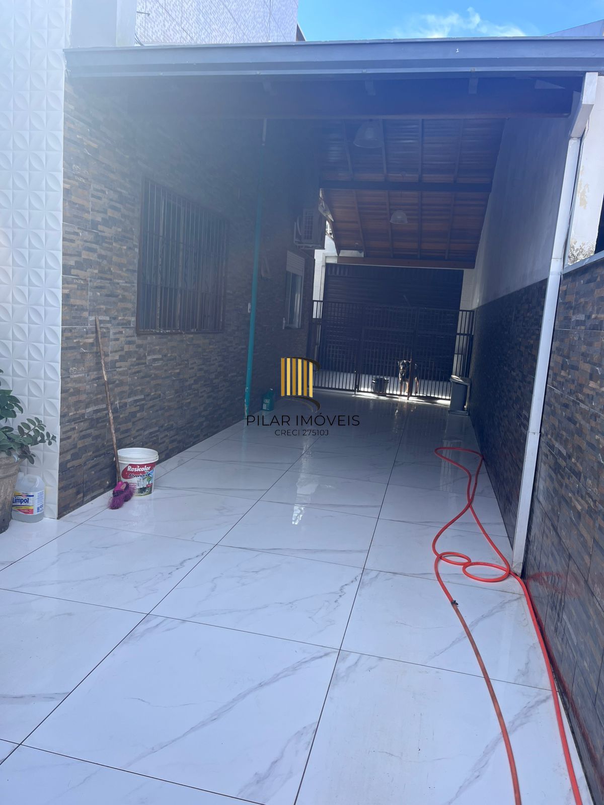 Vendo casa com piscina na Lomba do Pinheiro