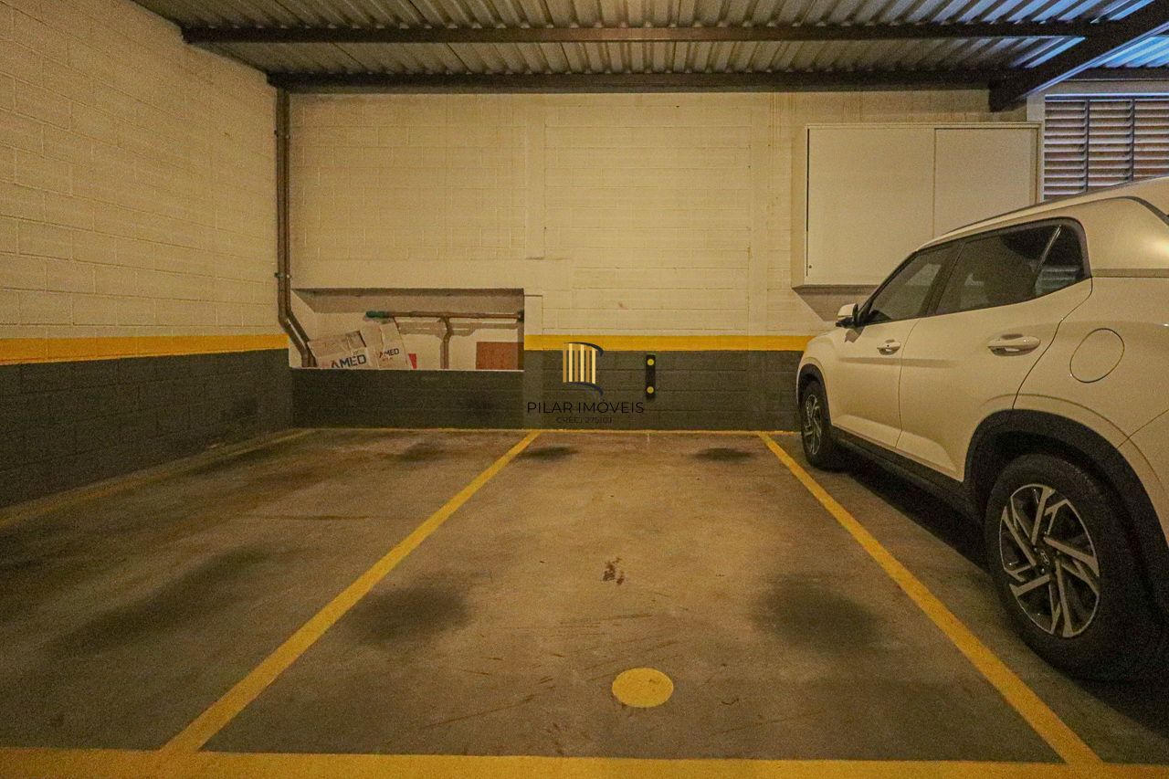 Apartamento de 3 quartos, 3 suítes, com 02 garagens individuais no Bairro Petrópolis, próximo a Encol.