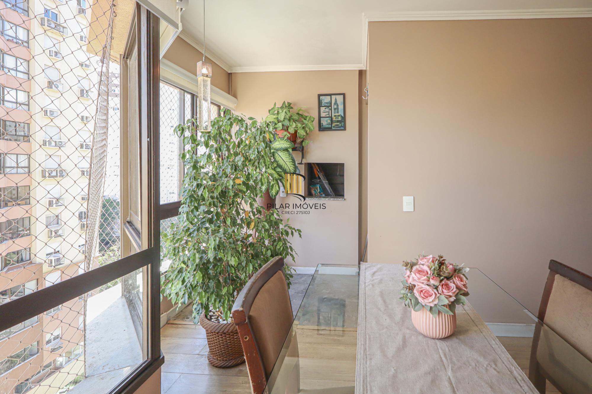 Apartamento 03 quartos com suite e garagem para 02 carros.