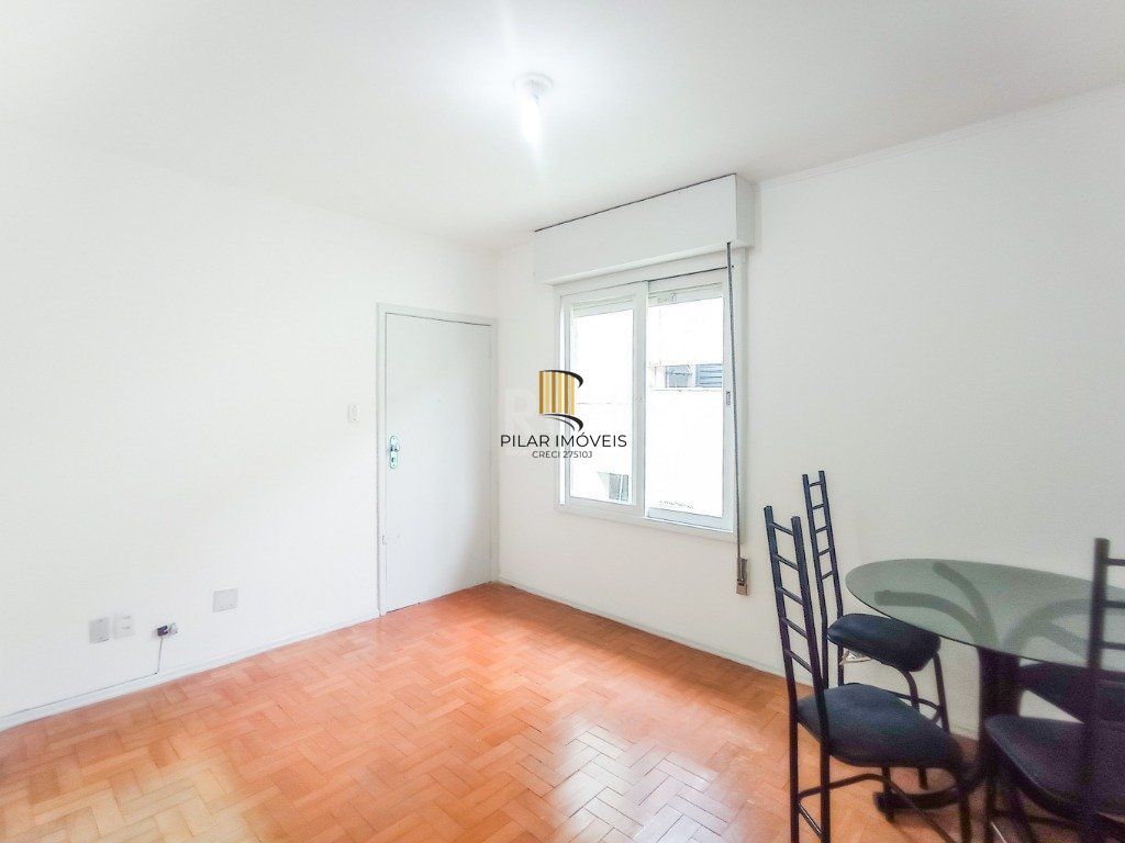 Apartamento com 01 dormitório, 01 estacionamento rotativo.