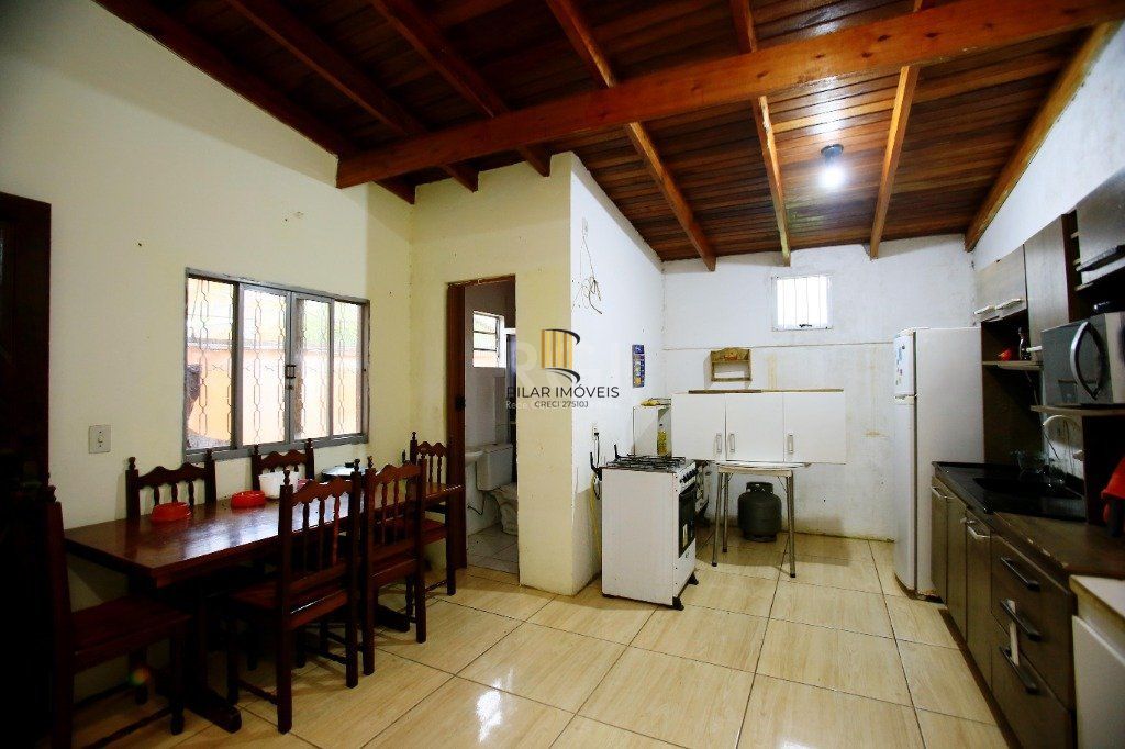 Casa 2 dormitórios no bairro Hípica