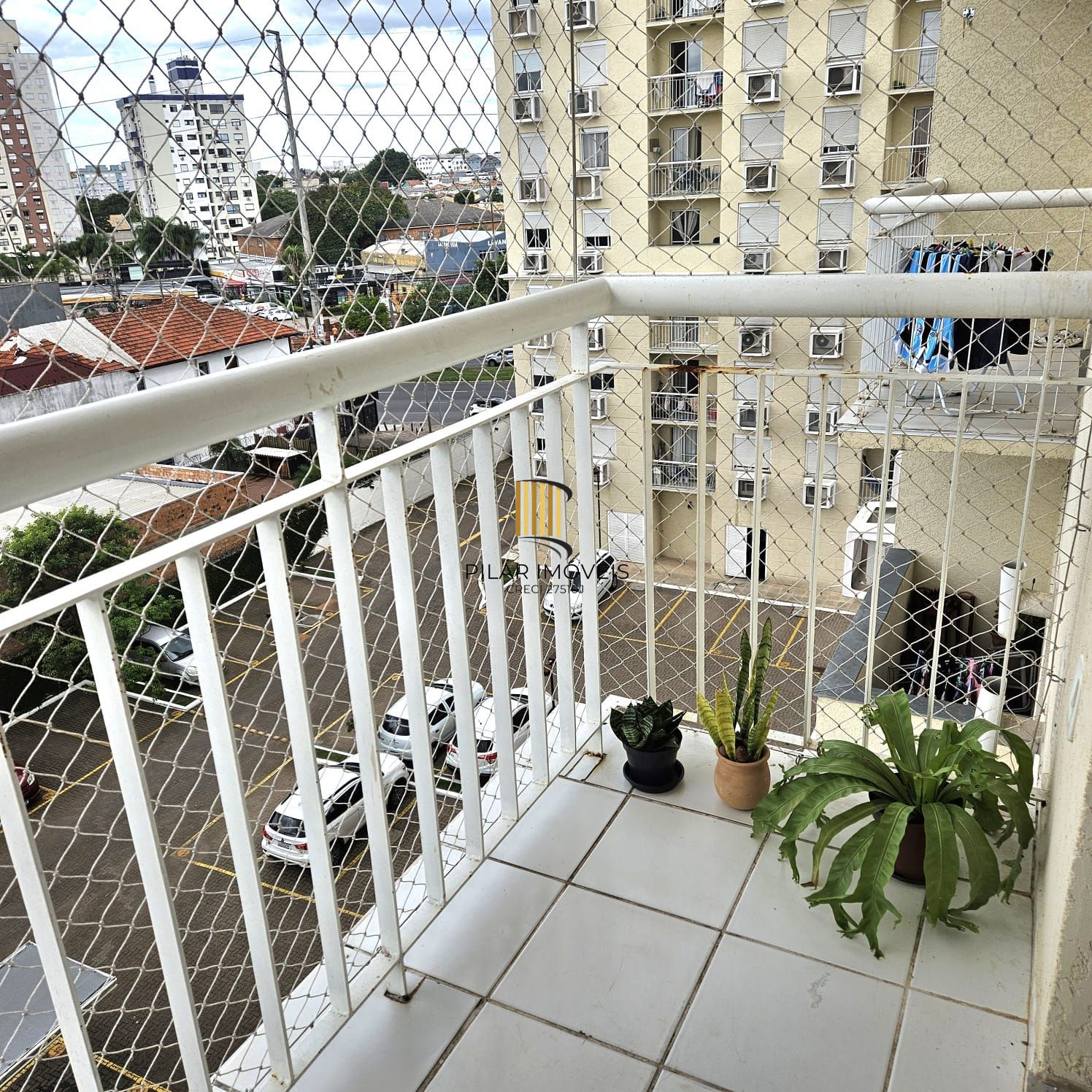 apartamento de 02 dormitórios com sacada e garagem