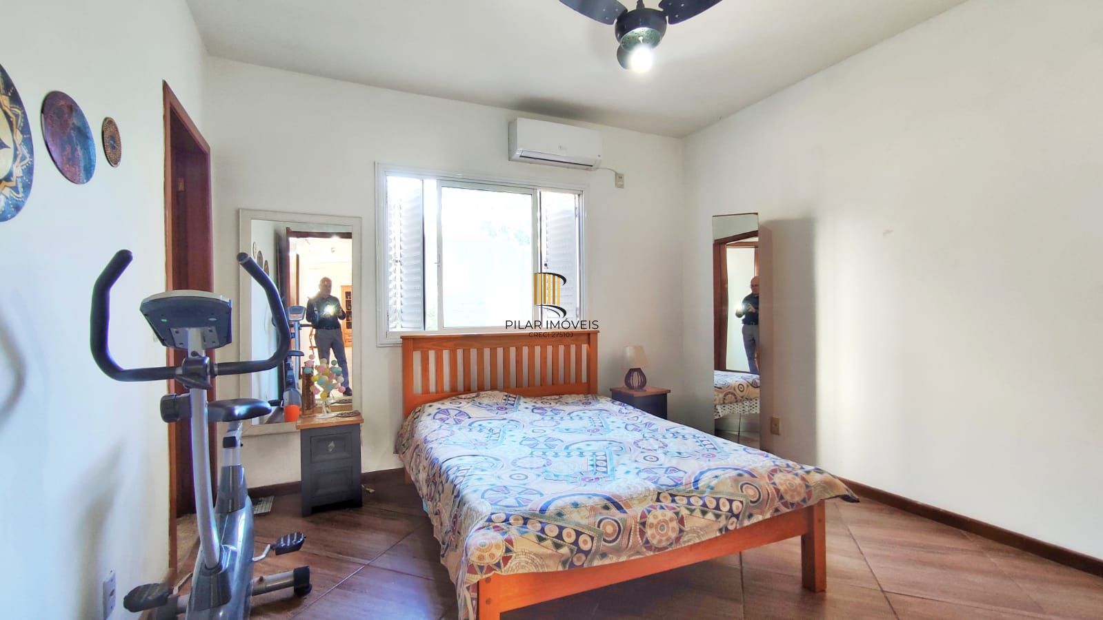 3 Dormitórios, sendo 1 Suíte Master •	Living com Dois Ambientes – no Bairro Alto Petrópolis – Amplo Terreno.