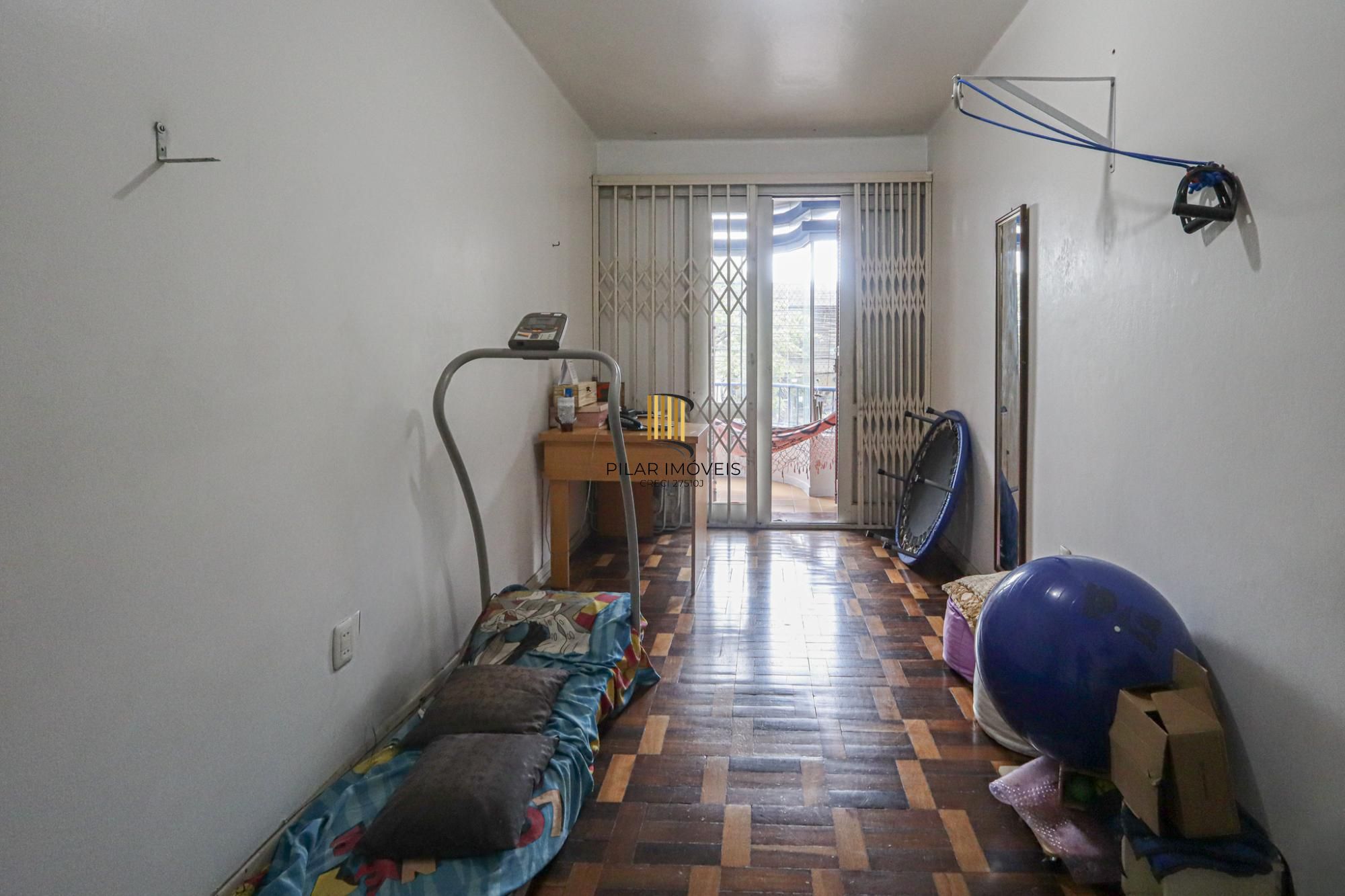 Apartamento 03 dormitórios de frente na Cristóvão Colombo em Porto Alegre