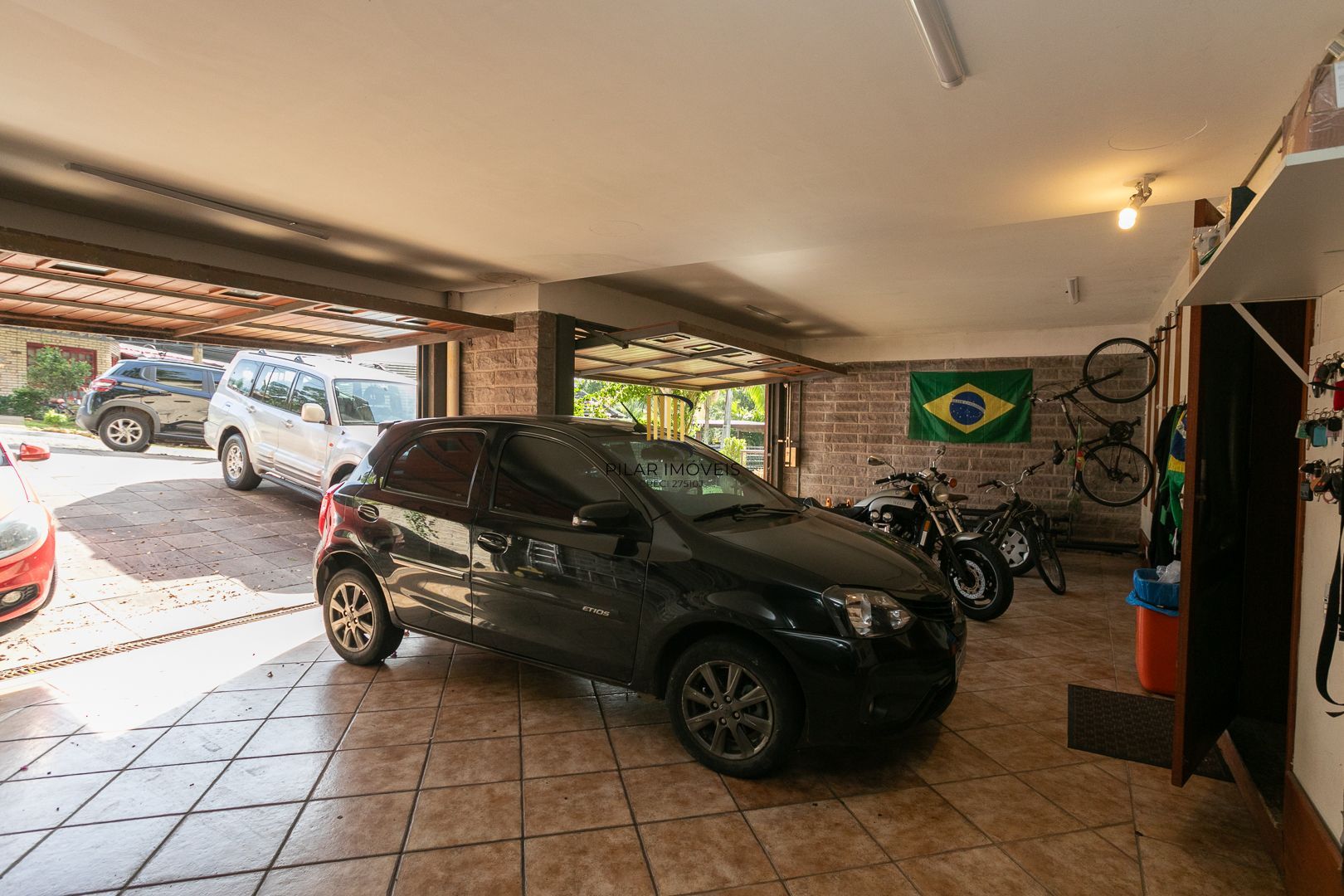 Casa mobiliada em condomínio