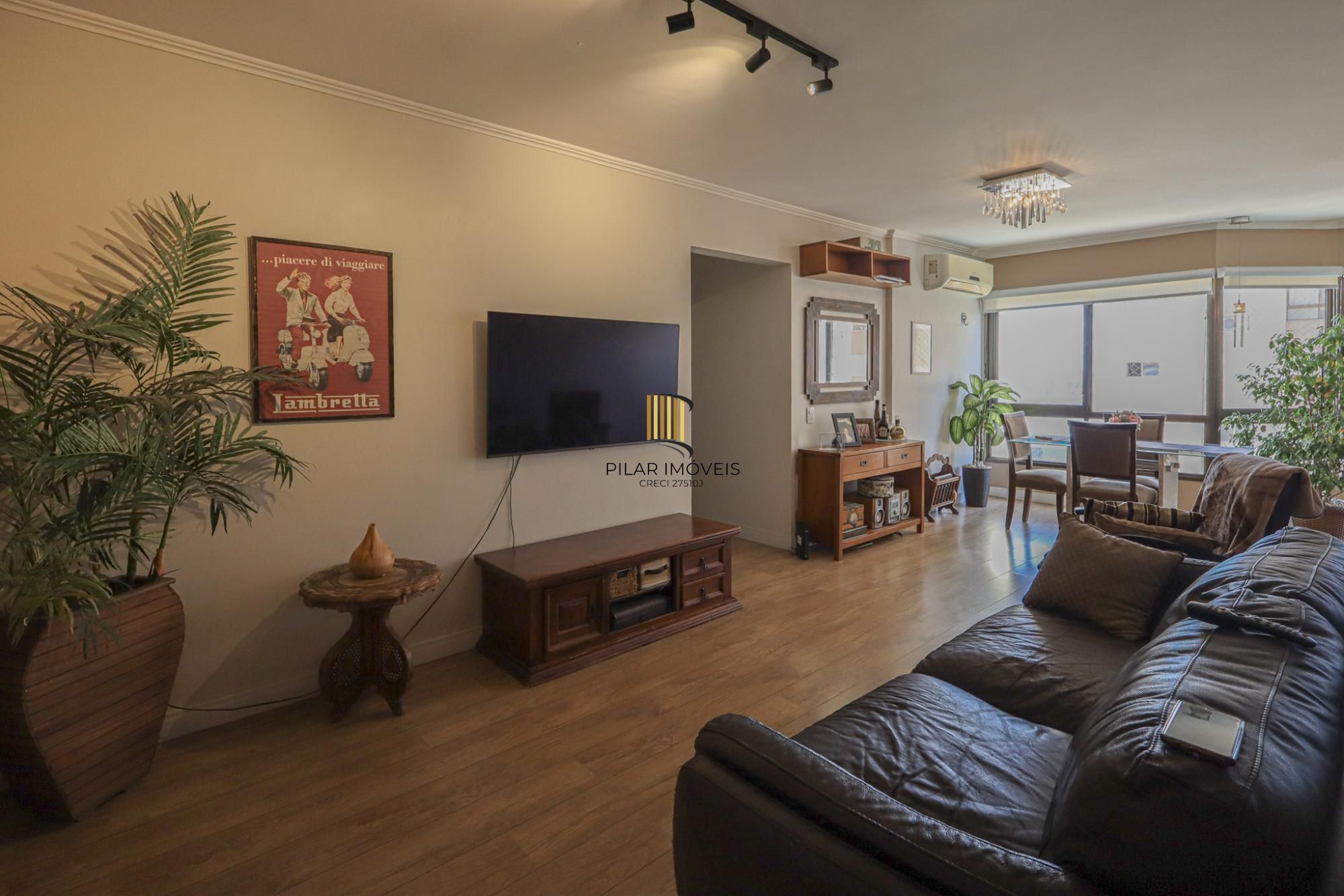 Apartamento 03 quartos com suite e garagem para 02 carros.