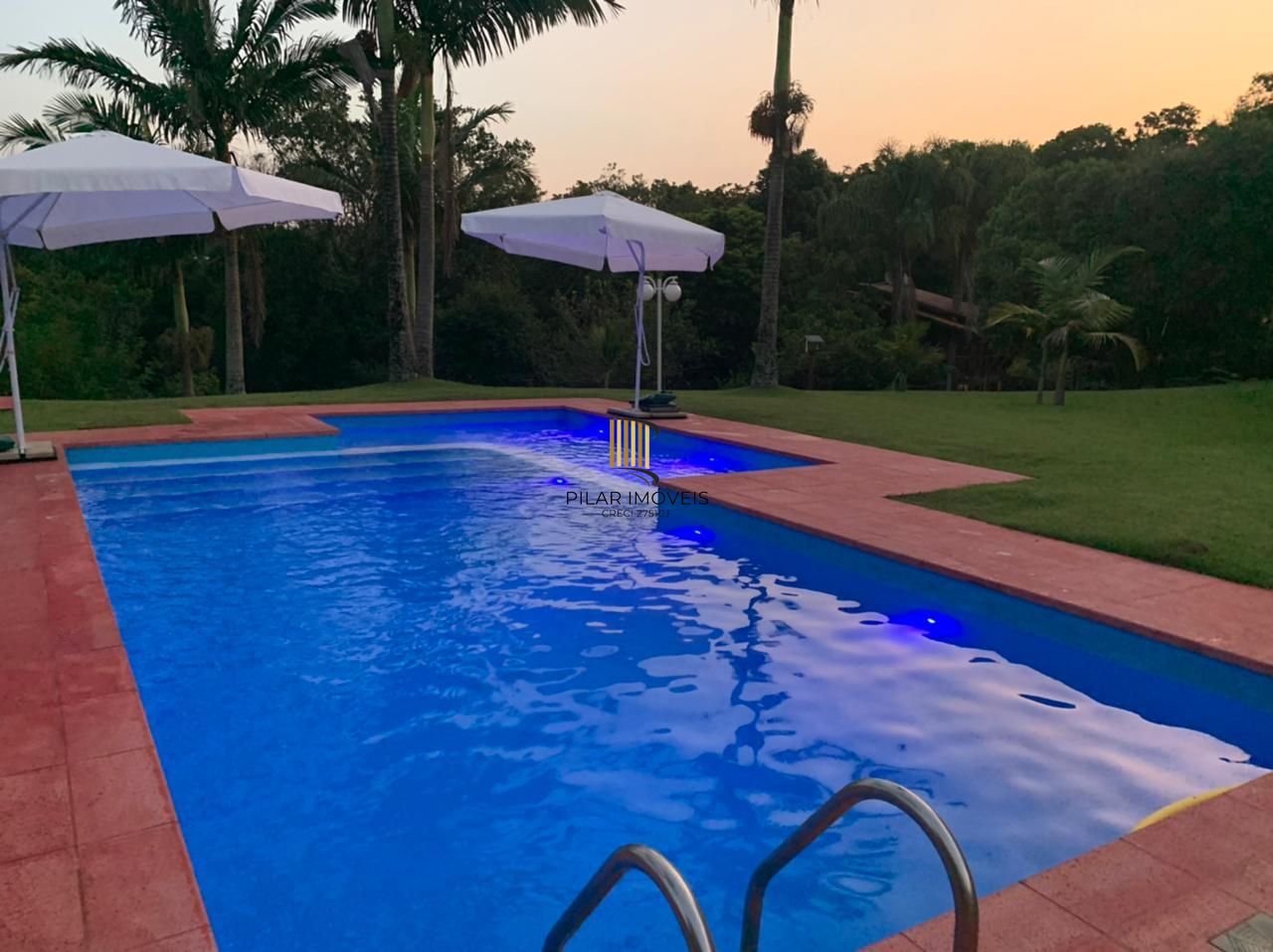 Casa mobiliada em condomínio