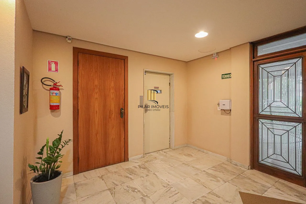 Apartamento cobertura de 03 dormitórios com opção de 05, 03 garagens. Bairro Higienópolis