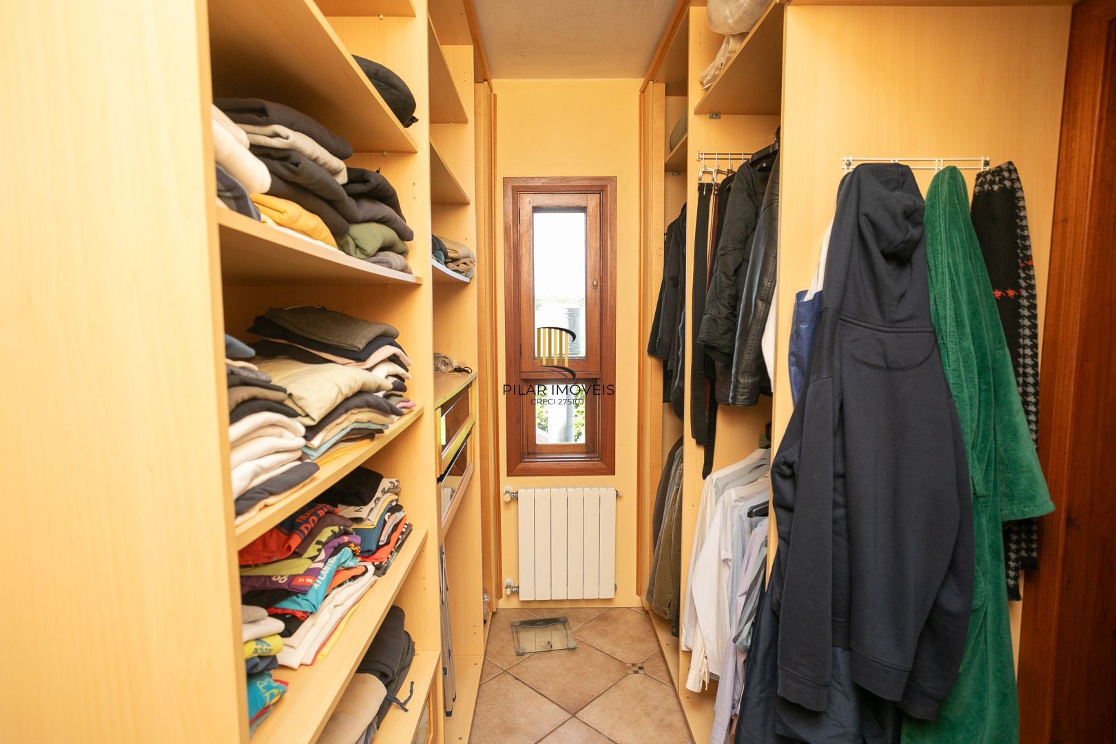 Casa mobiliada em condomínio