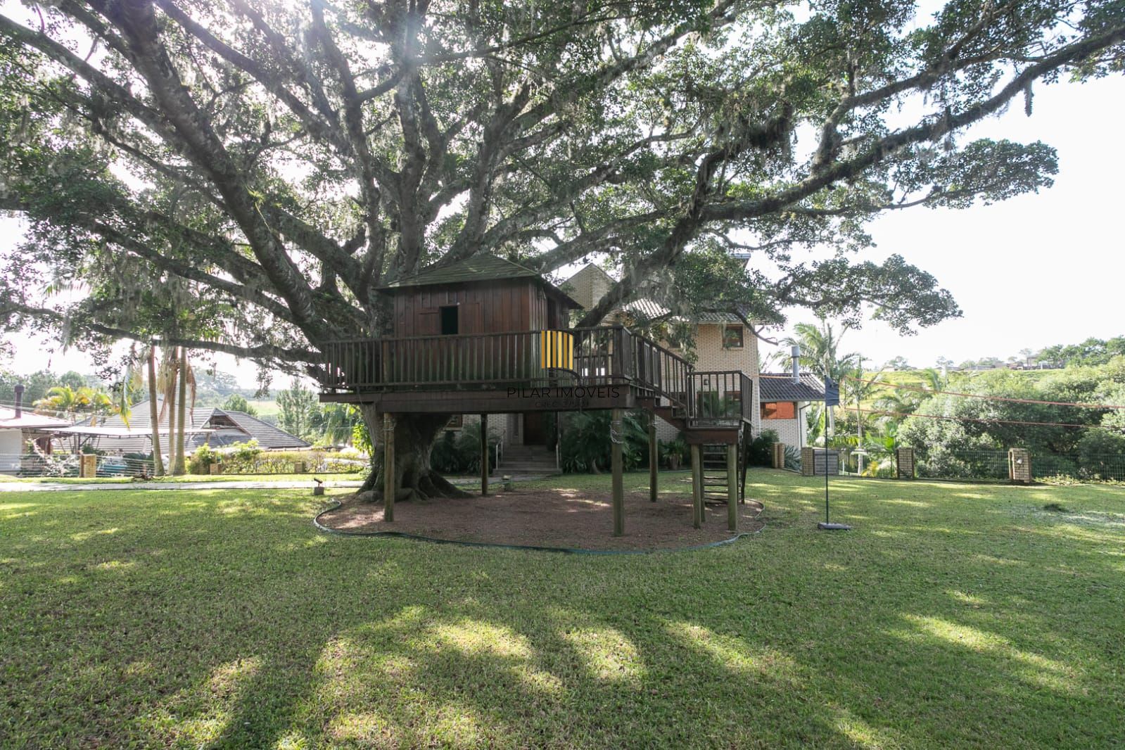 Casa mobiliada em condomínio