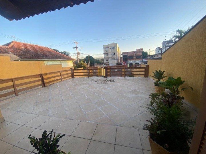 Sobrado 5 dormitórios no bairro Liberdade