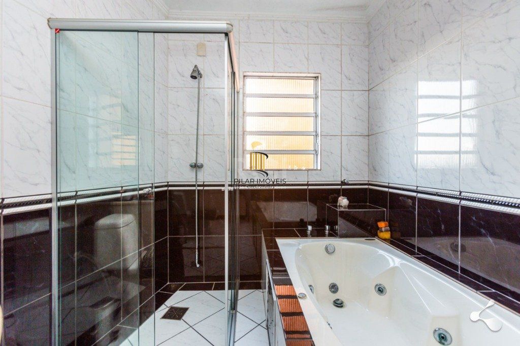 Casa para Venda - 231.27m², 3 dormitórios, sendo 1 suites, 3 vagas - Cristal