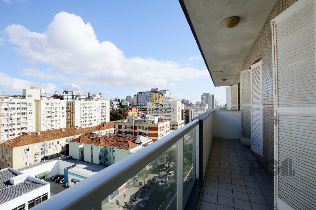 Vendo excelente cobertura com vista cinematografia, no Bairro Floresta.