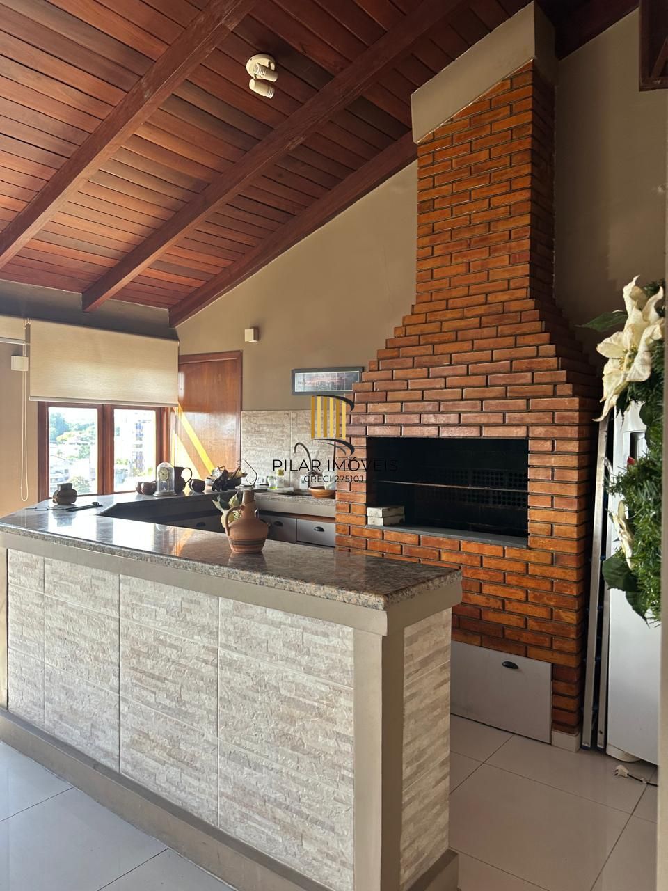 Cobertura de 03 dormitórios com opção de 05, 03 garagens. Bairro Higienópolis