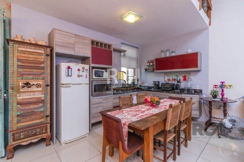Casa 3 dormitórios no bairro Floresta