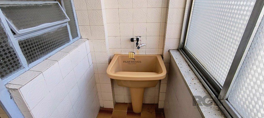 Vendo apartamento 01 dormitório no Bairro Centro Histórico de Porto Alegre.