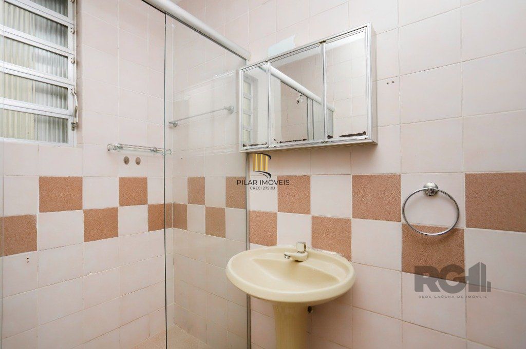 Apartamento 03 dormitórios no Bairro Santana em Porto Alegre.