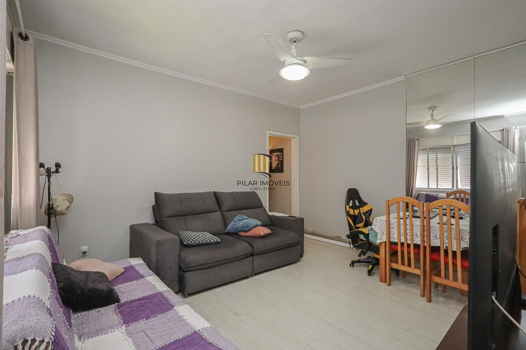 Com 2 quartos, 1 banheiro, opção do 2.º banheiro, e escritório,