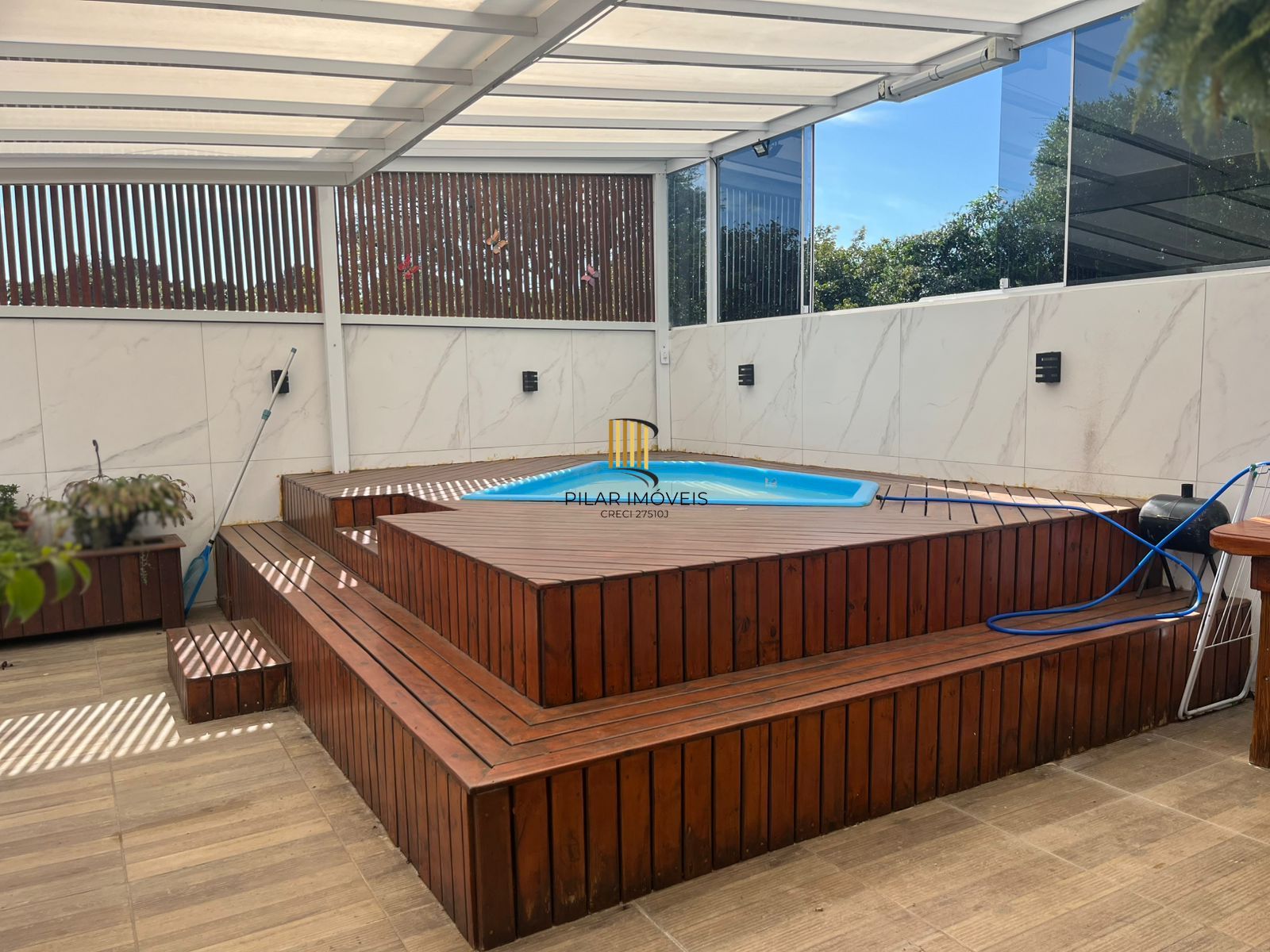 Vendo casa com piscina na Lomba do Pinheiro