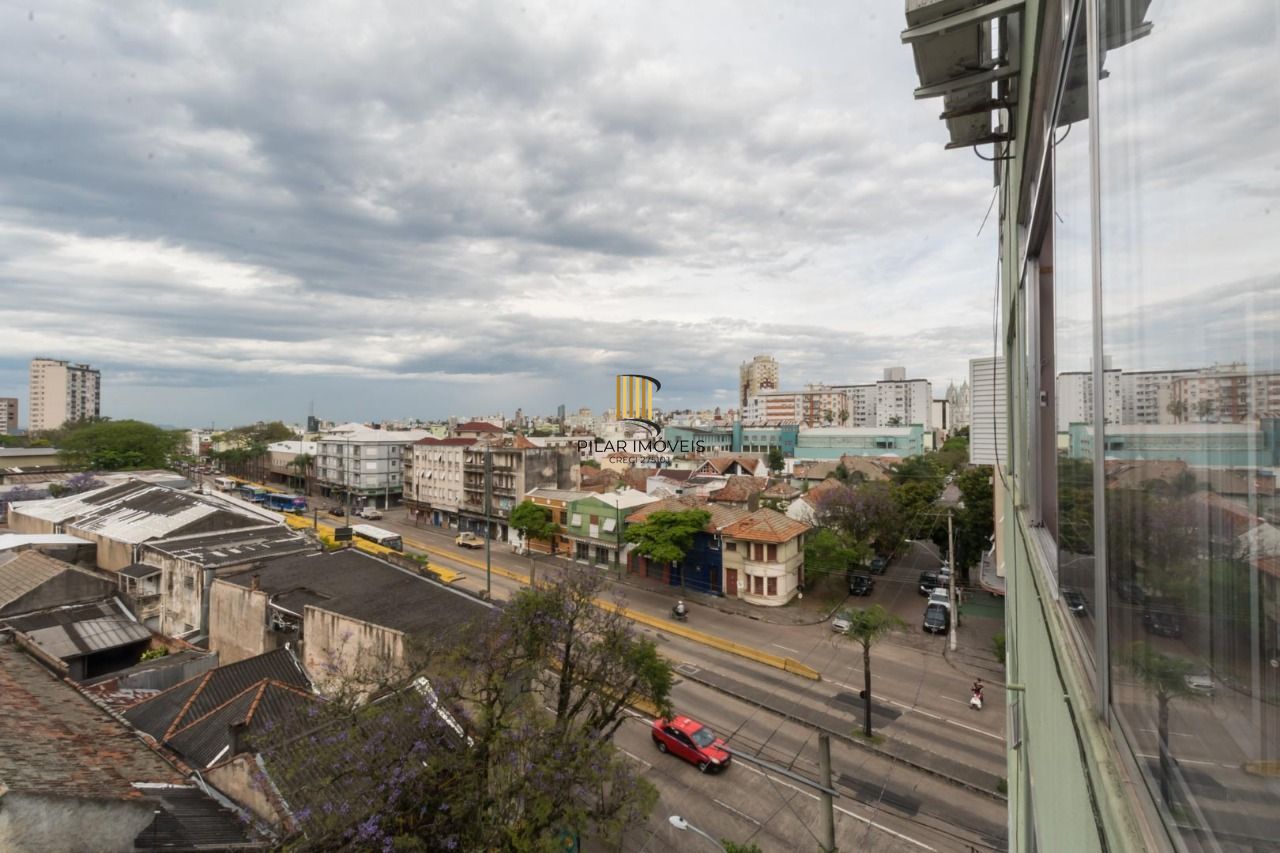 Apartamento semimobiliado com 2 quartos e 2 banheiros no Bairro Floresta