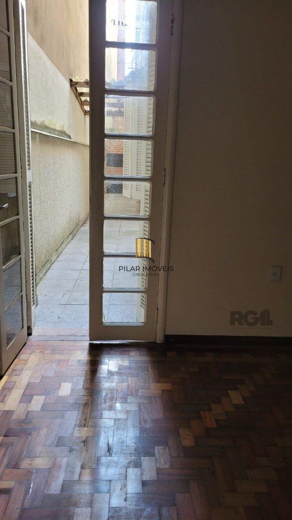 Schumacher loca apt° térreo com terraço, 2 quartos, cozinha semi-mob,  churrasqueira no garden