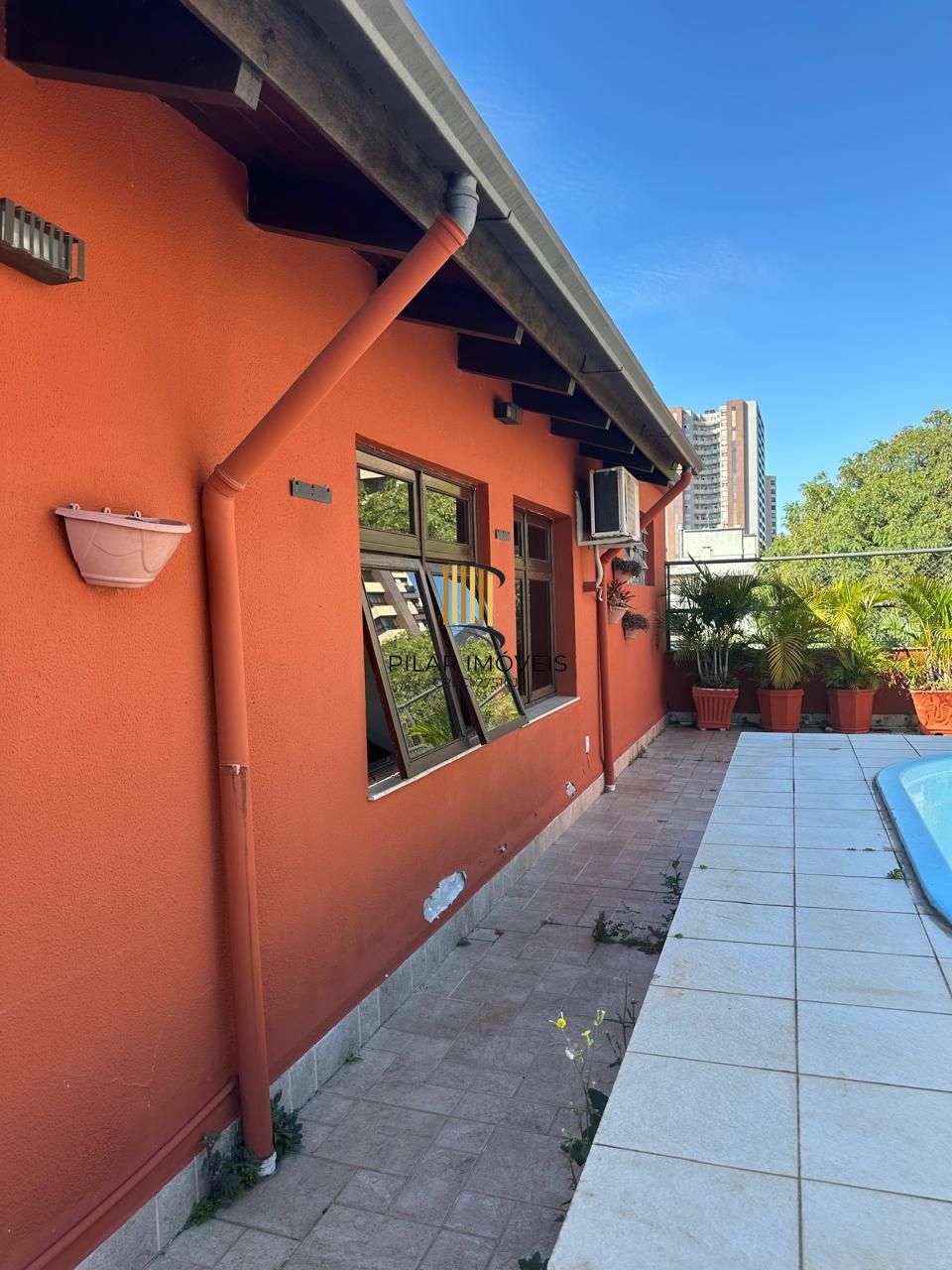 Cobertura de 03 dormitórios com opção de 05, 03 garagens. Bairro Higienópolis