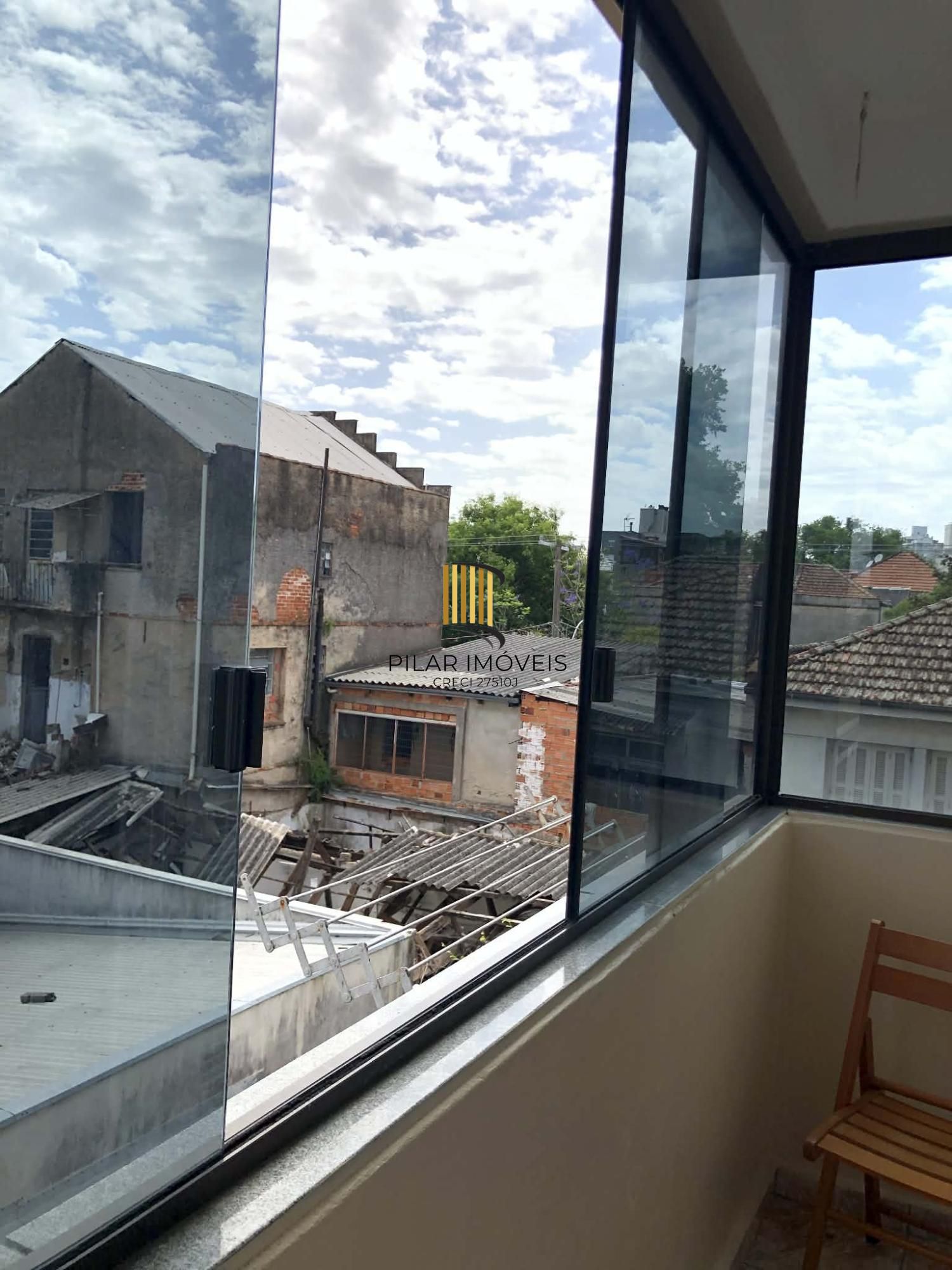 Predio residencial sendo uma cobertura e mais 03 apartamentos