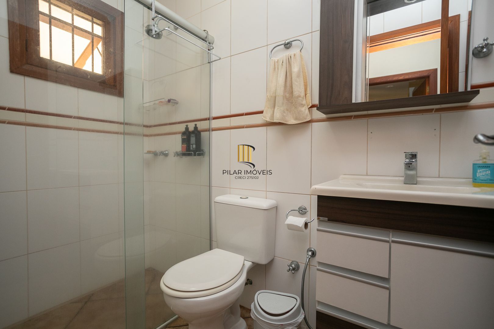 Casa mobiliada em condomínio