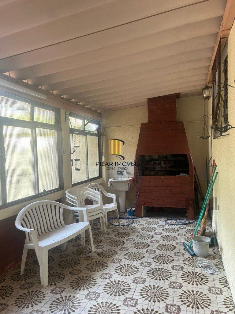 Casa 3 dormitórios no bairro Partenon