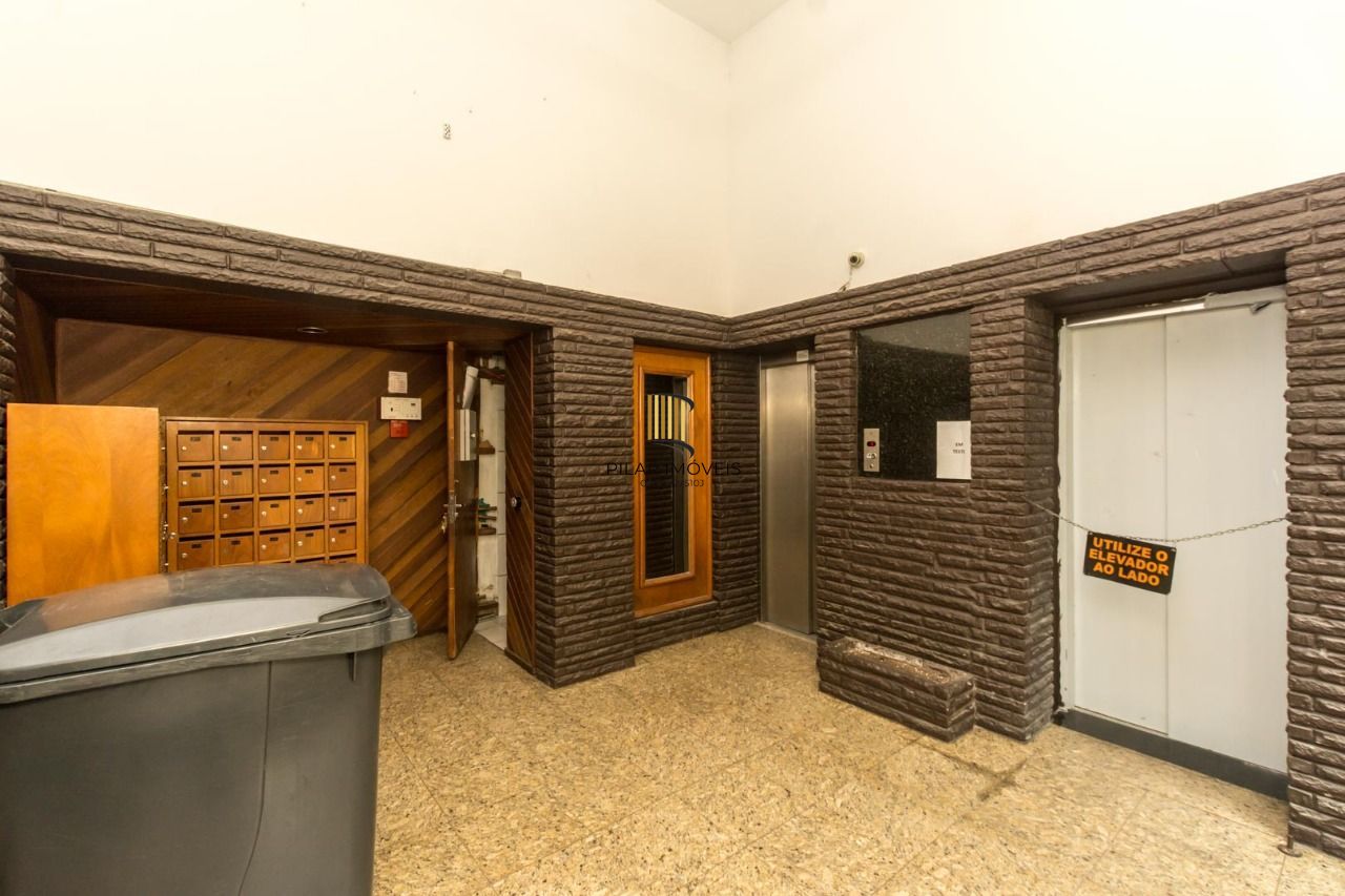Apartamento semimobiliado com 2 quartos e 2 banheiros no Bairro Floresta