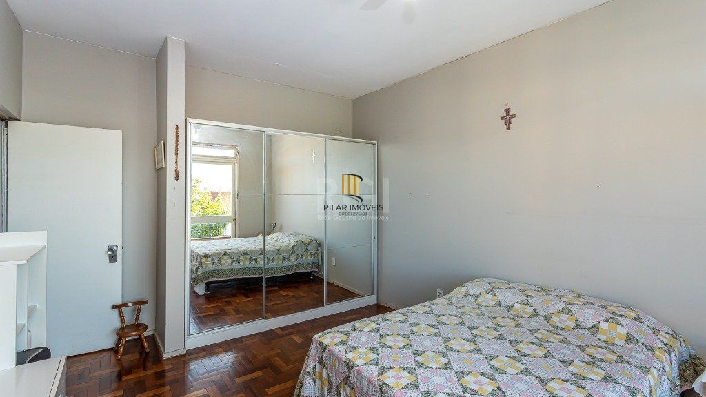 Casa 5 dormitórios no bairro Santa Tereza