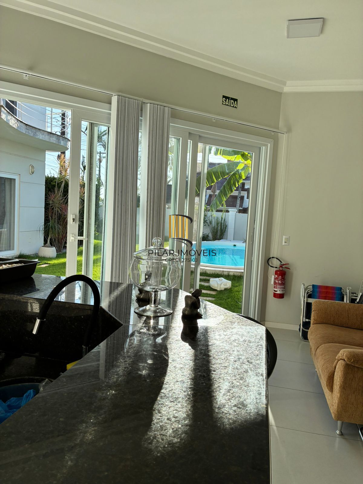 casa 4 dormitórios. 1 suite e demais peças