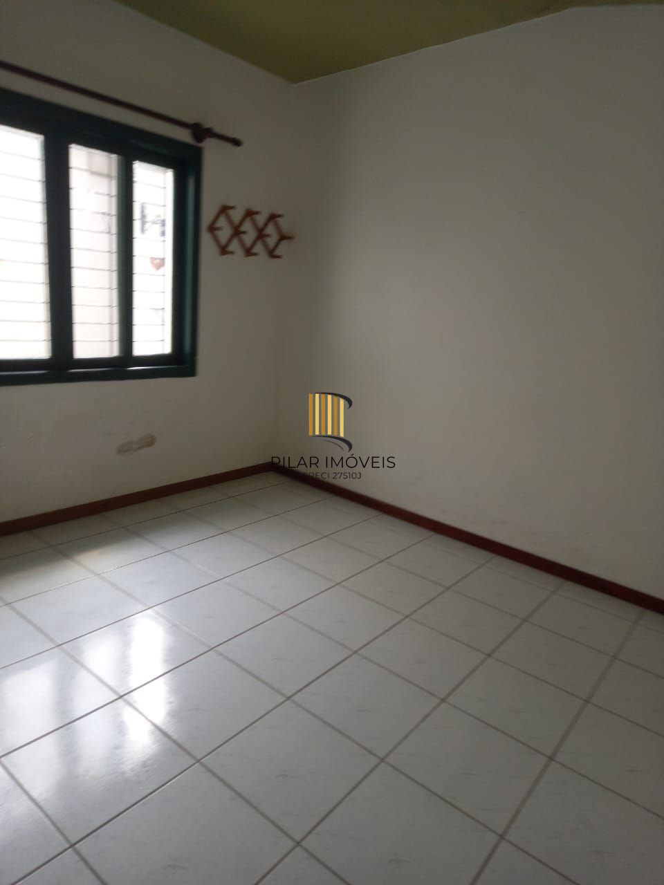 Casa à Venda no Sarandi com 3 Dormitórios, Suíte, 3 vagas Financiamento Bancário
