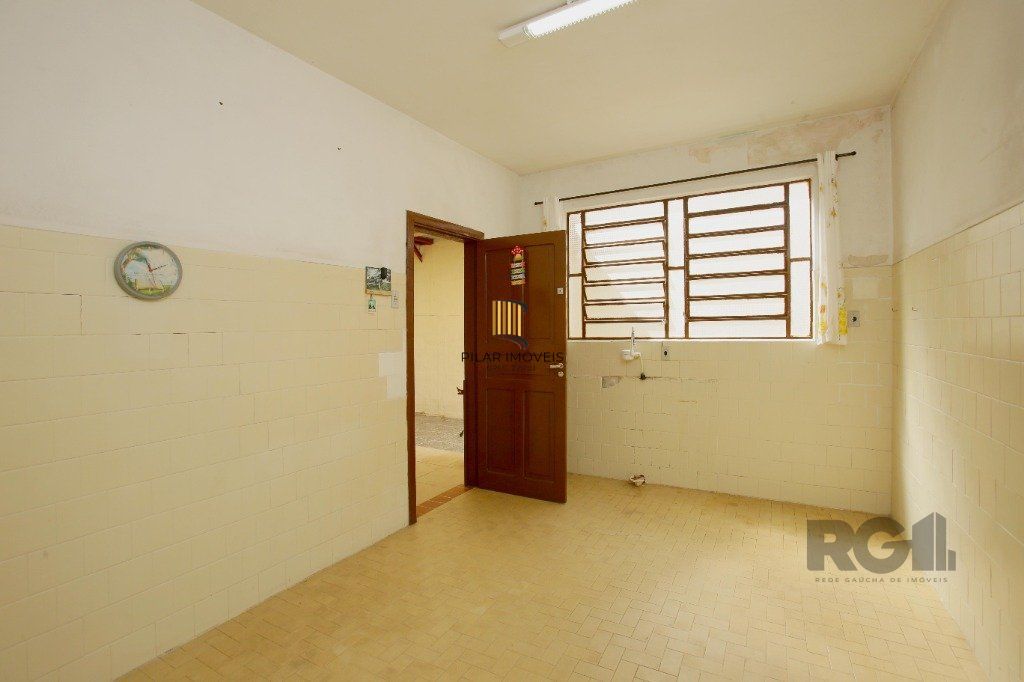 Casa 4 Dormitório(s) Bairro Sarandi
