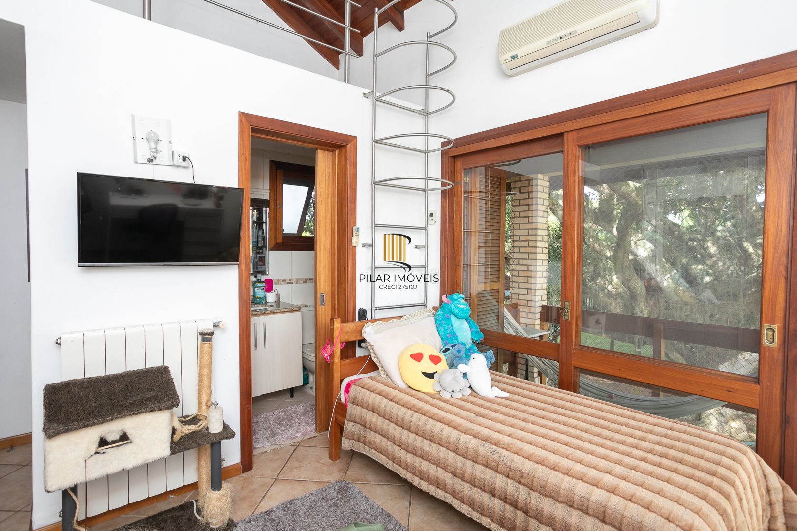 Casa mobiliada em condomínio