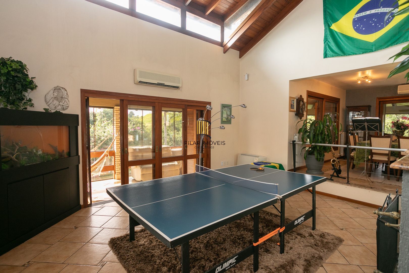 Casa mobiliada em condomínio