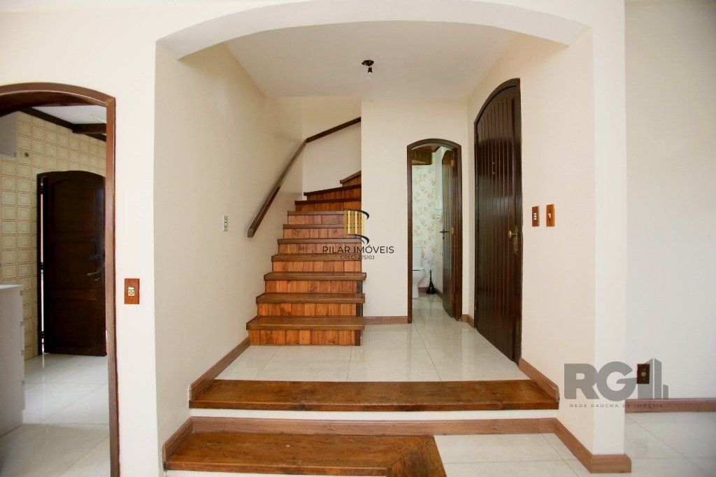 Casa de Condomínio 3 dormitórios no bairro Cristal