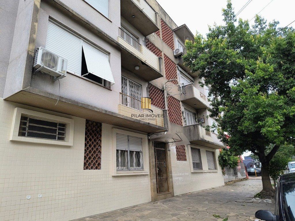 Apartamento com 02 dormitório no Bairro Floresta em Porto Alegre.