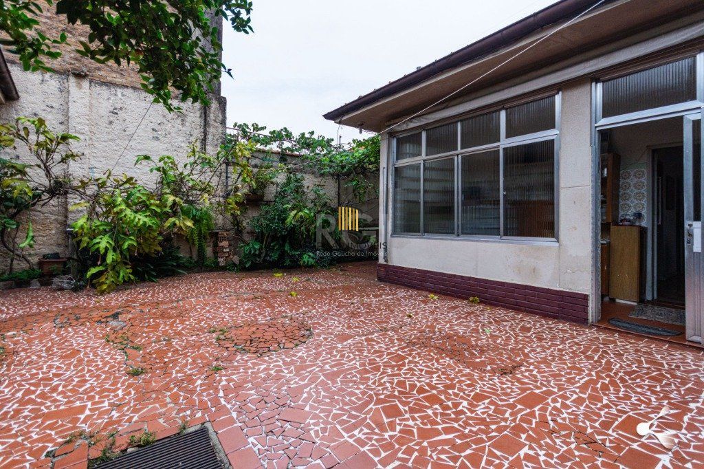 Casa para Venda - 221m², 4 dormitórios, sendo 1 suites, 2 vagas - São Geraldo