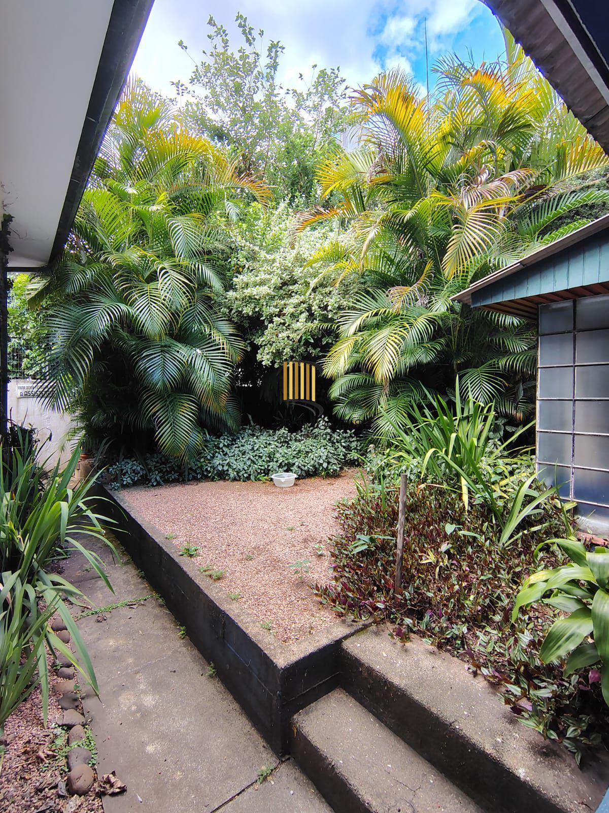 Casa no Bairro Petrópolis em Porto Alegre - Rua calma junto Av. Protásio Alves