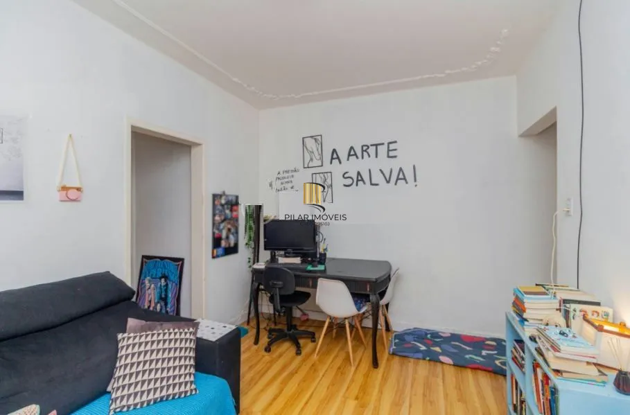 Apartamento térreo com pátio,  com 1 quarto, no bairro Floresta, Porto Alegre/RS