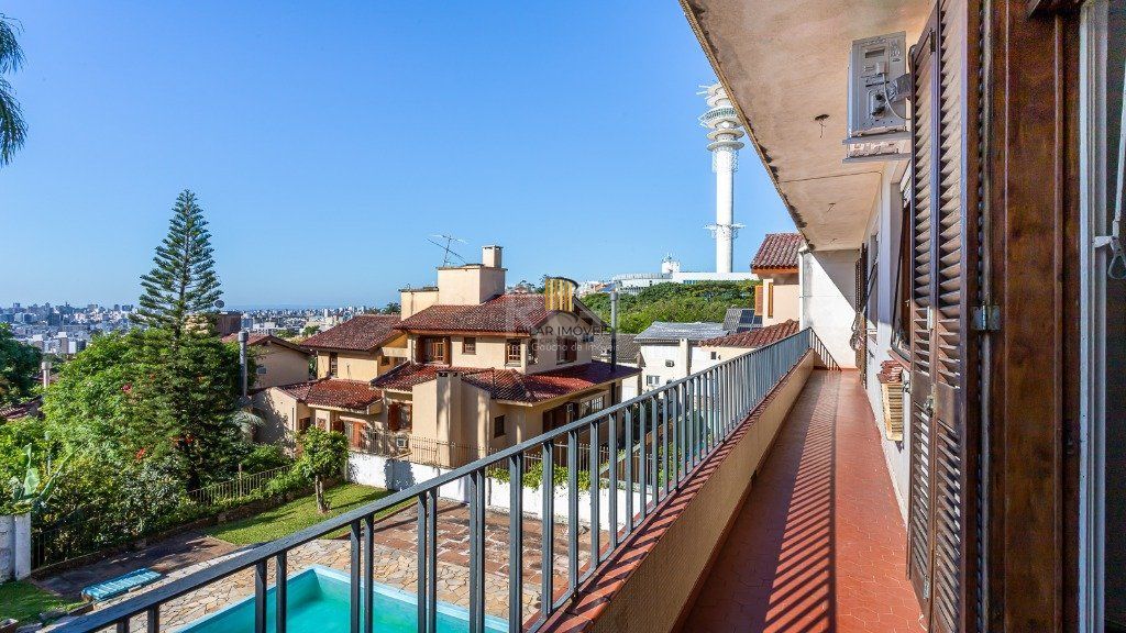 Casa 5 dormitórios no bairro Santa Tereza