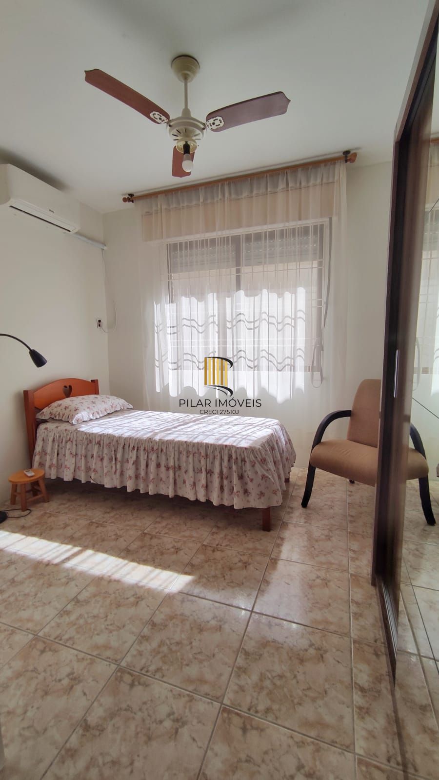 Casa com 4 Quartos e 2 banheiros e  2 Suites à Venda, 153 m² por R$ 990.000