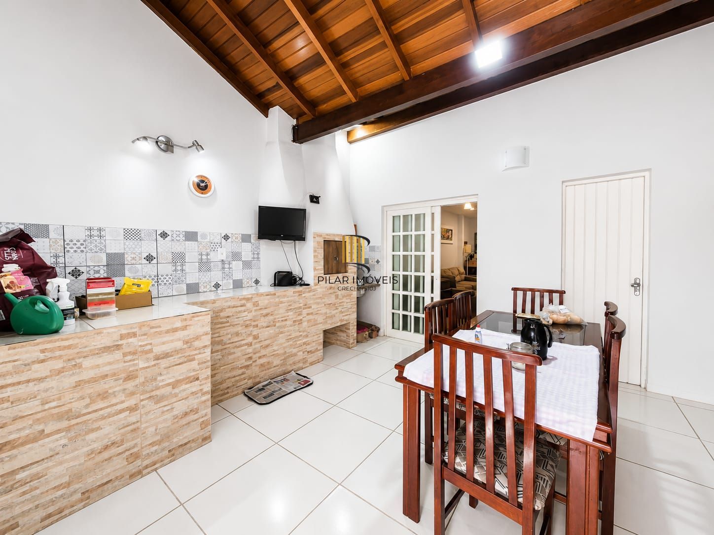 Casa 03 dormitórios no bairro Guarujá em Porto Alegre