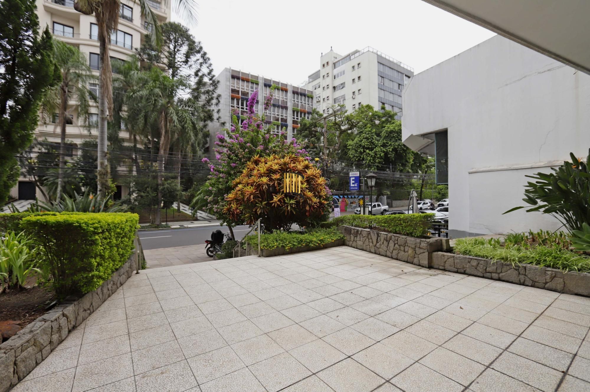 Apartamento 03 dormitórios revitalizado no Moinhos de Vento em Porto Alegre.